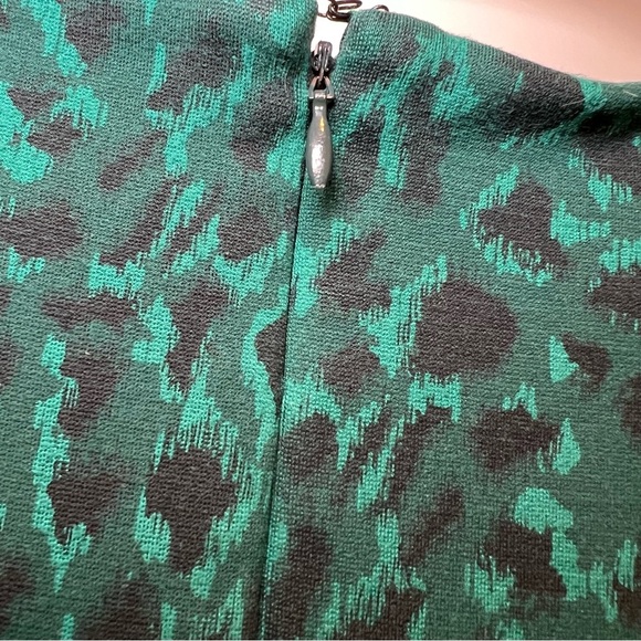 C Wonder Women’s Midi Emerald Green Leopard Dress With Pockets Pleats Size M - Picture 5 of 9